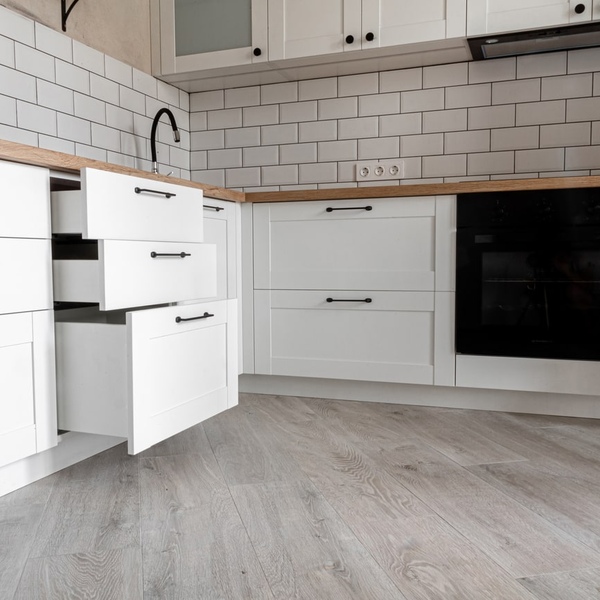 Встроенный холодильник, преимущества и недостатки